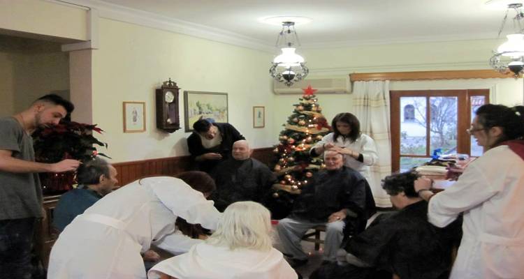 &Omicron;&iota; &sigma;&pi;&omicron;&upsilon;&delta;&alpha;&sigma;&tau;έ&sigmaf; &Kappa;&omicron;&mu;&mu;&omega;&tau;&iota;&kappa;ή&sigmaf; &tau;&omicron;&upsilon; &Iota;&Epsilon;&Kappa; &Lambda;ή&mu;&nu;&omicron;&upsilon; &pi;&epsilon;&rho;&iota;&pi;&omicron;&iota;ή&theta;&eta;&kappa;&alpha;&nu; &tau;&omicron;&upsilon;&sigmaf; &eta;&lambda;&iota;&kappa;&iota;&omega;&mu;έ&nu;&omicron;&upsilon;&sigmaf; &tau;&omicron;&upsilon; &Gamma;&eta;&rho;&omicron;&kappa;&omicron;&mu;&epsilon;ί&omicron;&upsilon; (photos)