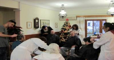 &Omicron;&iota; &sigma;&pi;&omicron;&upsilon;&delta;&alpha;&sigma;&tau;έ&sigmaf; &Kappa;&omicron;&mu;&mu;&omega;&tau;&iota;&kappa;ή&sigmaf; &tau;&omicron;&upsilon; &Iota;&Epsilon;&Kappa; &Lambda;ή&mu;&nu;&omicron;&upsilon; &pi;&epsilon;&rho;&iota;&pi;&omicron;&iota;ή&theta;&eta;&kappa;&alpha;&nu; &tau;&omicron;&upsilon;&sigmaf; &eta;&lambda;&iota;&kappa;&iota;&omega;&mu;έ&nu;&omicron;&upsilon;&sigmaf; &tau;&omicron;&upsilon; &Gamma;&eta;&rho;&omicron;&kappa;&omicron;&mu;&epsilon;ί&omicron;&upsilon; (photos)