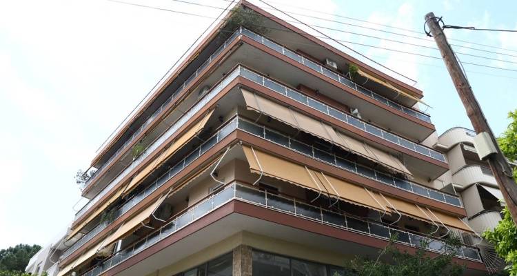 &laquo;&Delta;ώ&sigma;&epsilon; &mu;&omicron;&upsilon; 2.000 &alpha;&lambda;&lambda;&iota;ώ&sigmaf; &theta;&alpha; &beta;&gamma;ά&lambda;&omega; &tau;&eta; &mu;&eta;&tau;έ&rho;&alpha; &sigma;&omicron;&upsilon; &sigma;&tau;&alpha; &sigma;&kappa;&omicron;&upsilon;&pi;ί&delta;&iota;&alpha;&raquo;: &Eta; &kappa;&alpha;&tau;&alpha;&gamma;&gamma;&epsilon;&lambda;ί&alpha; &pi;&omicron;&upsilon; &alpha;&pi;&omicron;&kappa;ά&lambda;&upsilon;&psi;&epsilon; &tau;&omicron; &pi;&alpha;&rho;ά&nu;&omicron;&mu;&omicron; &gamma;&eta;&rho;&omicron;&kappa;&omicron;&mu;&epsilon;ί&omicron; &sigma;&tau;&omicron;&upsilon;&sigmaf; &Alpha;&mu;&pi;&epsilon;&lambda;ό&kappa;&eta;&pi;&omicron;&upsilon;&sigmaf;
