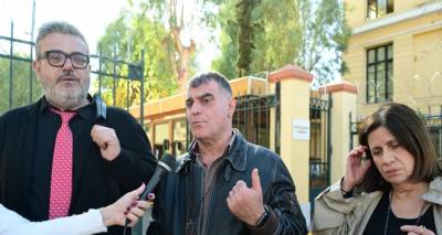 Στο δικαστήριο ο Βαξεβάνης μετά τα ασφαλιστικά μέτρα για το βιβλίο Τσίπρα | Τον κατηγορεί για «άσκηση λογοκρισίας»