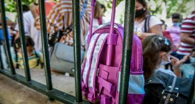 &Alpha;&delta;&epsilon;&iota;ά&zeta;&omicron;&upsilon;&nu; &sigma;&tau;&alpha;&delta;&iota;&alpha;&kappa;ά &tau;&alpha; &delta;&eta;&mu;&omicron;&tau;&iota;&kappa;ά &sigma;&chi;&omicron;&lambda;&epsilon;ί&alpha; &ndash; &Tau;&alpha; &sigma;&tau;&omicron;&iota;&chi;&epsilon;ί&alpha; &kappa;&alpha;&iota; &omicron;&iota; &pi;ί&nu;&alpha;&kappa;&epsilon;&sigmaf; &tau;&eta;&sigmaf; &Epsilon;&Lambda;&Sigma;&Tau;&Alpha;&Tau;