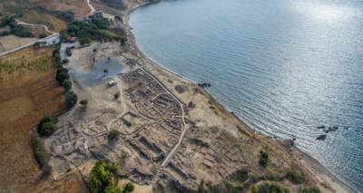 &Pi;&omicron;&lambda;&iota;ό&chi;&nu;&eta; &Lambda;ή&mu;&nu;&omicron;&upsilon;: &Sigma;&epsilon; &lambda;&epsilon;&iota;&tau;&omicron;&upsilon;&rho;&gamma;ί&alpha; &xi;&alpha;&nu;ά &omicron; &sigma;&pi;&omicron;&upsilon;&delta;&alpha;ί&omicron;&sigmaf; &alpha;&rho;&chi;&alpha;&iota;&omicron;&lambda;&omicron;&gamma;&iota;&kappa;ό&sigmaf; &chi;ώ&rho;&omicron;&sigmaf;