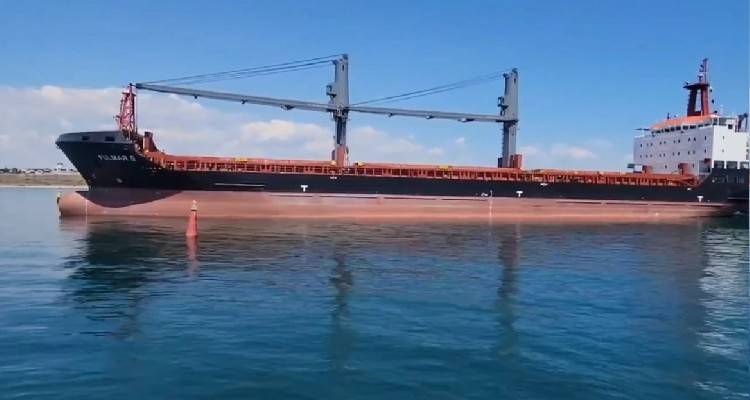 &Omicron;&upsilon;&kappa;&rho;&alpha;&nu;ί&alpha;: &Delta;ύ&omicron; &alpha;&kappa;ό&mu;&eta; &pi;&lambda;&omicron;ί&alpha; &mu;&epsilon; &kappa;&alpha;&lambda;&alpha;&mu;&pi;ό&kappa;&iota; &kappa;&alpha;&iota; &eta;&lambda;&iota;ό&sigma;&pi;&omicron;&rho;&omicron;&upsilon;&sigmaf; &alpha;&pi;έ&pi;&lambda;&epsilon;&upsilon;&sigma;&alpha;&nu; &alpha;&pi;ό &tau;&eta; &Mu;&alpha;ύ&rho;&eta; &Theta;ά&lambda;&alpha;&sigma;&sigma;&alpha;