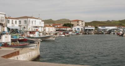 &Mu;ύ&rho;&iota;&nu;&alpha;: &Chi;&omega;&rho;ί&sigmaf; &nu;&epsilon;&rho;ό &alpha;ύ&rho;&iota;&omicron; &sigma;&tau;&alpha; &laquo;&Kappa;&alpha;&rho;&alpha;&mu;&alpha;&lambda;ί&delta;&iota;&kappa;&alpha;&raquo;