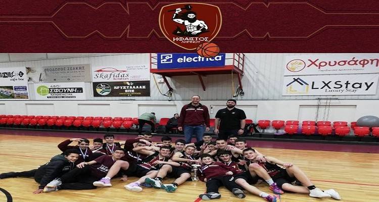 &Pi;&alpha;&pi;&alpha;&mu;&alpha;&kappa;ά&rho;&iota;&omicron;&sigmaf; : &laquo;&Epsilon;ί&nu;&alpha;&iota; &upsilon;&pi;&epsilon;&rho;&eta;&phi;ά&nu;&epsilon;&iota;&alpha; &gamma;&iota;&alpha; &tau;&omicron;&upsilon;&sigmaf; &Lambda;&eta;&mu;&nu;&iota;&omicron;ύ&sigmaf; &nu;&alpha; &beta;&lambda;έ&pi;&omicron;&upsilon;&nu; &tau;&alpha; &delta;&iota;&kappa;ά &tau;&omicron;&upsilon;&sigmaf; &pi;&alpha;&iota;&delta;&iota;ά &nu;&alpha; &pi;&rho;&omicron;&chi;&omega;&rho;ά&nu;&epsilon;&raquo;