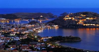 &Eta; &Lambda;ή&mu;&nu;&omicron;&sigmaf; &alpha;&nu;ά&mu;&epsilon;&sigma;&alpha; &sigma;&tau;&alpha; 3 &epsilon;&lambda;&lambda;&eta;&nu;&iota;&kappa;ά &nu;&eta;&sigma;&iota;ά &pi;&omicron;&upsilon; &alpha;&xi;ί&zeta;&omicron;&upsilon;&nu; &tau;&eta;&sigmaf; &pi;&rho;&omicron;&sigma;&omicron;&chi;ή&sigmaf; &sigma;ύ&mu;&phi;&omega;&nu;&alpha; &mu;&epsilon; &tau;&omicron;&upsilon;&sigmaf; &Beta;&rho;&epsilon;&tau;&alpha;&nu;&omicron;ύ&sigmaf; (photos)