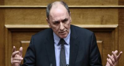 &Omicron; &Gamma;&iota;ώ&rho;&gamma;&omicron;&sigmaf; &Sigma;&tau;&alpha;&theta;ά&kappa;&eta;&sigmaf; &alpha;&pi;&omicron;&chi;&alpha;&iota;&rho;&epsilon;&tau;ά &tau;&omicron;&nu; &Sigma;&Upsilon;&Rho;&Iota;&Zeta;&Alpha;: &laquo;&Eta; &Alpha;&rho;&iota;&sigma;&tau;&epsilon;&rho;ά &delta;&epsilon;&nu; &chi;&omega;&rho;ά &sigma;&tau;&omicron; &kappa;ό&mu;&mu;&alpha; &Kappa;&alpha;&sigma;&sigma;&epsilon;&lambda;ά&kappa;&eta;, &Pi;&alpha;&pi;&pi;ά, &Pi;&omicron;&lambda;ά&kappa;&eta;&raquo;