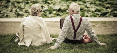 Ηλικιωμένοι οι Ελληνες: Υψηλή μέση ηλικία πληθυσμού δείχνουν τα στοιχεία