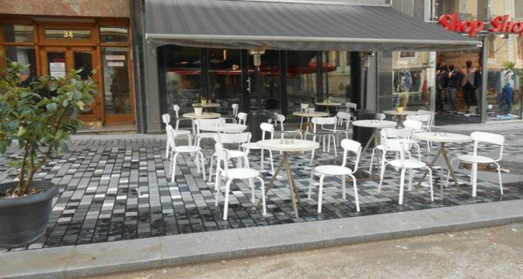 Ξεκίνησε η διαδικασία χορήγησης άδειας τοποθέτησης τραπεζοκαθισμάτων και λοιπών αντικειμένων σε κοινόχρηστους χώρους