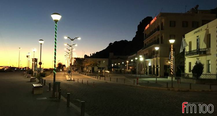 &Lambda;ή&mu;&nu;&omicron;&sigmaf;: &Phi;&omega;&tau;&alpha;&gamma;ώ&gamma;&eta;&sigma;&eta; &delta;έ&nu;&tau;&rho;&omicron;&upsilon; &sigma;&tau;&omicron; &lambda;&iota;&mu;ά&nu;&iota; &tau;&eta;&sigmaf; &Mu;ύ&rho;&iota;&nu;&alpha;&sigmaf; &mu;&epsilon; &pi;&omicron;&lambda;&lambda;έ&sigmaf; &epsilon;&kappa;&pi;&lambda;ή&xi;&epsilon;&iota;&sigmaf;