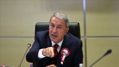 &Mu;&epsilon; &pi;&rho;&omicron;&kappa;&lambda;&eta;&tau;&iota;&kappa;&omicron;ύ&sigmaf; &chi;ά&rho;&tau;&epsilon;&sigmaf; &eta; &Tau;&omicron;&upsilon;&rho;&kappa;ί&alpha; &epsilon;&pi;&iota;&chi;&epsilon;&iota;&rho;&epsilon;ί &nu;&alpha; &laquo;&gamma;&kappa;&rho;&iota;&zeta;ά&rho;&epsilon;&iota;&raquo; &tau;&eta;&nu; &epsilon;&lambda;&lambda;&eta;&nu;&iota;&kappa;ή &kappa;&upsilon;&rho;&iota;&alpha;&rho;&chi;ί&alpha; &sigma;&tau;&omicron; &Alpha;&iota;&gamma;&alpha;ί&omicron; &Pi;έ&lambda;&alpha;&gamma;&omicron;&sigmaf;