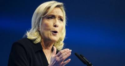 Πολιτική κρίση στη Γαλλία: H Λεπέν απειλεί να ανατρέψει τον Μπαϊρού λόγω του «μνημονίου» περικοπών