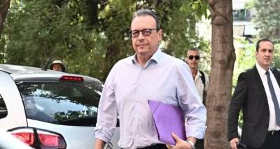&Sigma;&Upsilon;&Rho;&Iota;&Zeta;&Alpha;: &Mu;&epsilon;&tau;ά &tau;&eta;&nu; &kappa;&alpha;&tau;ά&rho;&rho;&epsilon;&upsilon;&sigma;&eta; &tau;&omega;&nu; &pi;&omicron;&sigma;&omicron;&sigma;&tau;ώ&nu;, &omicron; &Phi;ά&mu;&epsilon;&lambda;&lambda;&omicron;&sigmaf; &epsilon;&pi;&iota;&tau;ί&theta;&epsilon;&tau;&alpha;&iota; &sigma;&epsilon; &delta;&eta;&mu;&omicron;&sigma;&kappa;ό&pi;&omicron;&upsilon;&sigmaf;, &Mu;&Mu;&Epsilon; &kappa;&alpha;&iota; &Kappa;&alpha;&sigma;&sigma;&epsilon;&lambda;ά&kappa;&eta;