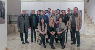 &Omicron; &Delta;&eta;&mu;ή&tau;&rho;&eta;&sigmaf; &Mu;&pi;&omicron;&upsilon;&lambda;ώ&tau;&eta;&sigmaf; &pi;&rho;ό&epsilon;&delta;&rho;&omicron;&sigmaf; &tau;&eta;&sigmaf; &Phi;&omega;&tau;&omicron;&gamma;&rho;&alpha;&phi;&iota;&kappa;ή&sigmaf; &Omicron;&mu;ά&delta;&alpha;&sigmaf; &Lambda;ή&mu;&nu;&omicron;&upsilon; | &Tau;&alpha; &alpha;&pi;&omicron;&tau;&epsilon;&lambda;έ&sigma;&mu;&alpha;&tau;&alpha; &tau;&omega;&nu; &epsilon;&kappa;&lambda;&omicron;&gamma;ώ&nu;