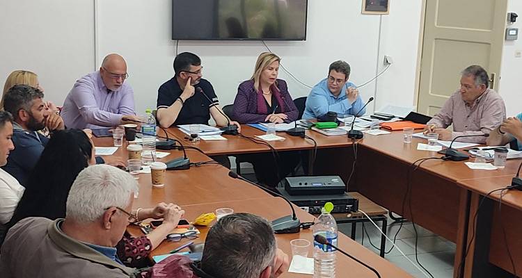 &Delta;ή&mu;&omicron;&sigmaf; &Lambda;ή&mu;&nu;&omicron;&upsilon;: &Delta;ύ&omicron; &sigma;&chi;&omicron;&lambda;&epsilon;ί&alpha; &sigma;&tau;&omicron; &laquo;&Mu;&alpha;&rho;&iota;έ&tau;&alpha; &Gamma;&iota;&alpha;&nu;&nu;ά&kappa;&omicron;&upsilon;&raquo; | 30.000&euro; &gamma;&iota;&alpha; &alpha;&gamma;&omicron;&rho;ά &nu;έ&omega;&nu; pillars