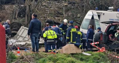 &Sigma;ύ&gamma;&kappa;&rho;&omicron;&upsilon;&sigma;&eta; &tau;&rho;έ&nu;&omega;&nu;: &Alpha;&nu;&alpha;&sigma;ύ&rho;&omicron;&upsilon;&nu; &alpha;&nu;&theta;&rho;ώ&pi;&iota;&nu;&alpha; &mu;έ&lambda;&eta; &alpha;&pi;ό &tau;&alpha; &sigma;&upsilon;&nu;&tau;&rho;ί&mu;&mu;&iota;&alpha;