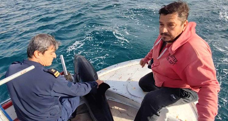 &Lambda;ή&mu;&nu;&omicron;&sigmaf;: &Mu;&iota;&kappa;&rho;ό &delta;&epsilon;&lambda;&phi;ί&nu;&iota; έ&chi;&alpha;&sigma;&epsilon; &tau;&omicron;&nu; &pi;&rho;&omicron;&sigma;&alpha;&nu;&alpha;&tau;&omicron;&lambda;&iota;&sigma;&mu;ό &tau;&omicron;&upsilon; &kappa;&alpha;&iota; &beta;&gamma;ή&kappa;&epsilon; &sigma;&tau;&omicron; &lambda;&iota;&mu;ά&nu;&iota;