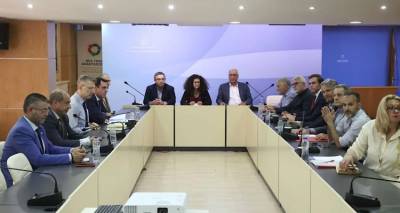&Delta;&iota;&alpha;&kappa;&omicron;&mu;&mu;&alpha;&tau;&iota;&kappa;ή &Epsilon;&pi;&iota;&tau;&rho;&omicron;&pi;ή: &Delta;&epsilon;&kappa;&tau;έ&sigmaf; &omicron;&iota; &pi;&rho;&omicron;&tau;ά&sigma;&epsilon;&iota;&sigmaf; &tau;&omega;&nu; &delta;&eta;&mu;&omicron;&sigma;&iota;&omicron;&gamma;&rho;ά&phi;&omega;&nu; &gamma;&iota;&alpha; &tau;&omicron; &nu;&tau;&iota;&mu;&pi;έ&iota;&tau;