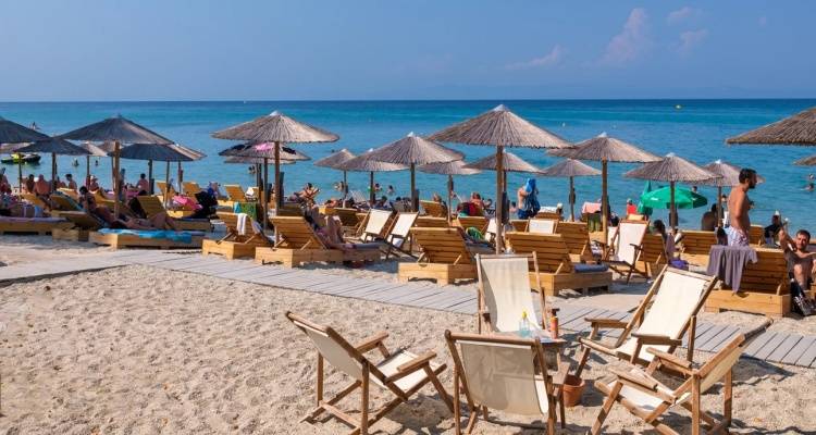 &Delta;&iota;&pi;&lambda;ή &alpha;&pi;ό&beta;&alpha;&sigma;&eta; &sigma;&epsilon; &pi;&alpha;&rho;&alpha;&lambda;ί&epsilon;&sigmaf; &kappa;&alpha;&iota; &tau;&omicron;&upsilon;&rho;&iota;&sigma;&tau;&iota;&kappa;&omicron;ύ&sigmaf; &pi;&rho;&omicron;&omicron;&rho;&iota;&sigma;&mu;&omicron;ύ&sigmaf; &alpha;&pi;ό &tau;&eta;&nu; &Alpha;&Alpha;&Delta;&Epsilon; | &Phi;ό&rho;&omicron;&sigmaf; &epsilon;&kappa; &tau;&omega;&nu; &pi;&rho;&omicron;&tau;έ&rho;&omega;&nu;, έ&lambda;&epsilon;&gamma;&chi;&omicron;&iota; &mu;&epsilon; drones