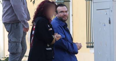 &Sigma;&tau;&eta; &phi;&upsilon;&lambda;&alpha;&kappa;ή &omicron; &Kappa;&alpha;&mu;&pi;&omicron;ύ&rho;&eta;&sigmaf;, &eta; &sigma;ύ&zeta;&upsilon;&gamma;ό&sigmaf; &tau;&omicron;&upsilon; &kappa;&alpha;&iota; ά&lambda;&lambda;&omicron;&iota; &tau;έ&sigma;&sigma;&epsilon;&rho;&iota;&sigmaf; &gamma;&iota;&alpha; &tau;&eta;&nu; &alpha;&pi;ά&tau;&eta; &sigma;&tau;&omicron;&nu; &Epsilon;&Phi;&Kappa;&Alpha;