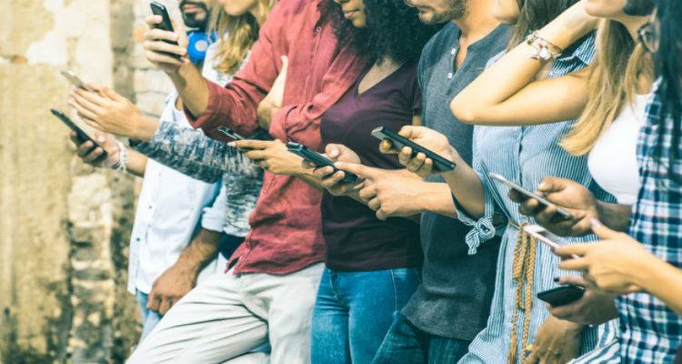 100.000 &delta;&omicron;&lambda;ά&rho;&iota;&alpha; &gamma;&iota;&alpha; &nu;&alpha; &zeta;ή&sigma;&epsilon;&tau;&epsilon; &chi;&omega;&rho;ί&sigmaf; smartphone έ&nu;&alpha; &chi;&rho;ό&nu;&omicron;