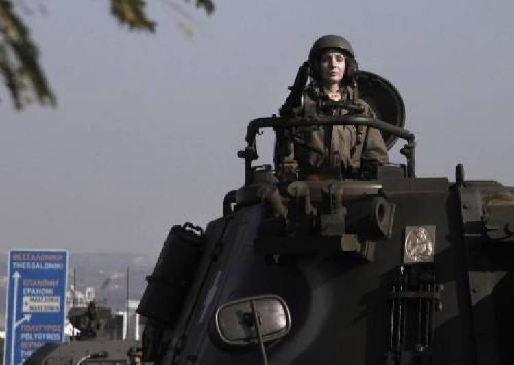 Παρέλαση 28ης Οκτωβρίου: Πρώτη φορά γυναίκα αρχηγός άρματος τεθωρακισμένων