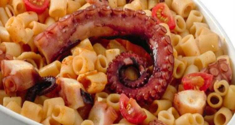 Χταπόδι με μακαρονάκι κοφτό, καλοκαιρινό και νηστίσιμο