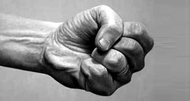 &Lambda;ή&mu;&nu;&omicron;&sigmaf;: Έ&pi;&epsilon;&sigma;&epsilon; &xi;ύ&lambda;&omicron; &sigma;&tau;&iota;&sigmaf; &Iota;&pi;&pi;&omicron;&delta;&rho;&omicron;&mu;ί&epsilon;&sigmaf;