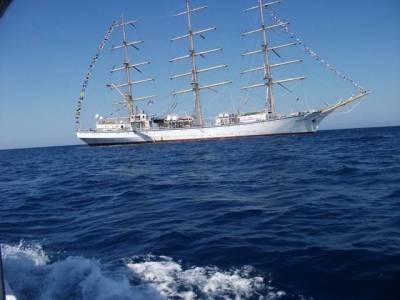 Αναχώρησε η «Ελπίδα» από τη Λήμνο (photos)