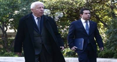 &Kappa;. &Mu;&omicron;&upsilon;&tau;&zeta;&omicron;ύ&rho;&eta;&sigmaf;: &laquo;&Epsilon;&mu;&mu;έ&nu;&omicron;&upsilon;&mu;&epsilon; &sigma;&tau;&iota;&sigmaf; &theta;έ&sigma;&epsilon;&iota;&sigmaf; &gamma;&iota;&alpha; &kappa;&lambda;&epsilon;ί&sigma;&iota;&mu;&omicron; ό&lambda;&omega;&nu; &tau;&omega;&nu; &delta;&omicron;&mu;ώ&nu; &sigma;&tau;&alpha; &nu;&eta;&sigma;&iota;ά&raquo;