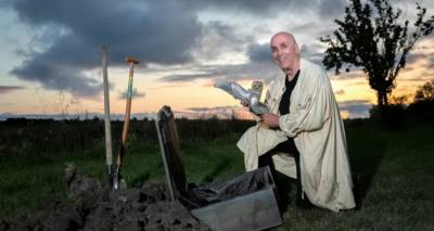 Το μακροβιότερο κυνήγι θησαυρού έφτασε στο τέλος του | Βρέθηκε η χρυσή κουκουβάγια μετά από 31 χρόνια