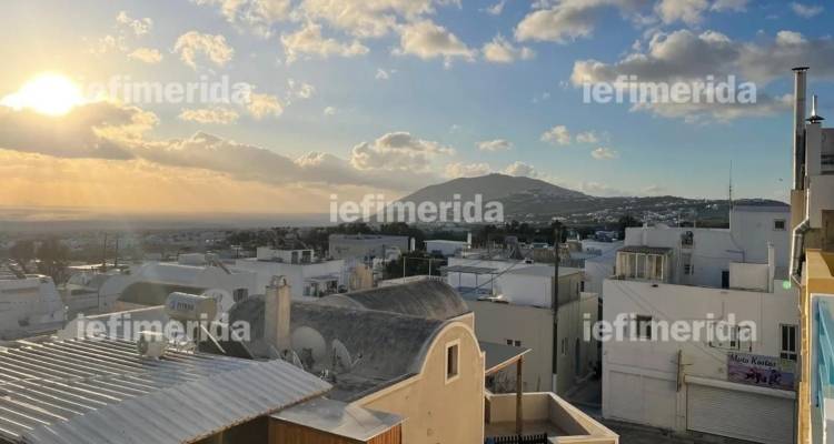&Epsilon;&rho;&eta;&mu;&iota;ά &sigma;&tau;&alpha; &sigma;&omicron;&kappa;ά&kappa;&iota;&alpha; &kappa;&alpha;&iota; &sigma;&tau;&omicron;&upsilon;&sigmaf; &delta;&rho;ό&mu;&omicron;&upsilon;&sigmaf; &tau;&eta;&sigmaf; &Sigma;&alpha;&nu;&tau;&omicron;&rho;ί&nu;&eta;&sigmaf;: Έ&phi;&upsilon;&gamma;&alpha;&nu; &pi;ά&nu;&omega; &alpha;&pi;ό 10.000 &kappa;ά&tau;&omicron;&iota;&kappa;&omicron;&iota;-&epsilon;&rho;&gamma;&alpha;&zeta;ό&mu;&epsilon;&nu;&omicron;&iota;, &mu;&pi;&alpha;&rho;ά&zeta; &sigma;&epsilon;&iota;&sigma;&mu;ώ&nu; &tau;&eta; &nu;ύ&chi;&tau;&alpha;