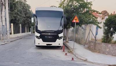 &Mu;ύ&rho;&iota;&nu;&alpha;: &Pi;&alpha;&rho;&kappa;&alpha;&rho;&iota;&sigma;&mu;έ&nu;&omicron; &lambda;&epsilon;&omega;&phi;&omicron;&rho;&epsilon;ί&omicron; &laquo;&kappa;&lambda;&epsilon;ί&nu;&epsilon;&iota;&raquo; &tau;&eta;&nu; &omicron;&rho;&alpha;&tau;ό&tau;&eta;&tau;&alpha; | &Pi;&alpha;&rho;&alpha;&lambda;ί&gamma;&omicron; &sigma;ύ&gamma;&kappa;&rho;&omicron;&upsilon;&sigma;&eta; &chi;&theta;&epsilon;&sigmaf; &tau;&omicron; &beta;&rho;ά&delta;&upsilon; &sigma;&tau;&eta; &Lambda;. &Delta;&eta;&mu;&omicron;&kappa;&rho;&alpha;&tau;ί&alpha;&sigmaf;