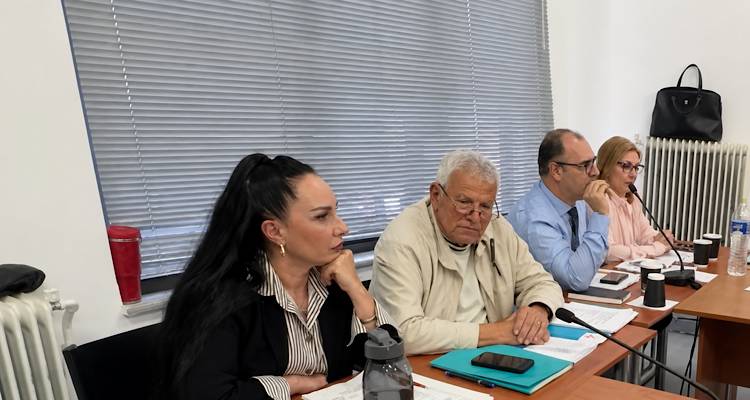 &Delta;&eta;&mu;&omicron;&tau;&iota;&kappa;ό &Sigma;&upsilon;&mu;&beta;&omicron;ύ&lambda;&iota;&omicron; &Lambda;ή&mu;&nu;&omicron;&upsilon;: &laquo;&Alpha;&upsilon;&tau;&alpha;&rho;&chi;&iota;&kappa;έ&sigmaf; &alpha;&nu;&tau;&iota;&lambda;ή&psi;&epsilon;&iota;&sigmaf; &delta;&iota;&omicron;ί&kappa;&eta;&sigma;&eta;&sigmaf;&raquo; &kappa;&alpha;&tau;&alpha;&gamma;&gamma;έ&lambda;&lambda;&omicron;&upsilon;&nu; &omicron;&iota; &delta;ύ&omicron; &alpha;&nu;&epsilon;&xi;ά&rho;&tau;&eta;&tau;&omicron;&iota; &sigma;ύ&mu;&beta;&omicron;&upsilon;&lambda;&omicron;&iota; &Tau;&omicron;&upsilon;&lambda;&alpha;&delta;έ&lambda;&eta;&sigmaf; &kappa;&alpha;&iota; &Gamma;&alpha;&rho;&omicron;&phi;&alpha;&lambda;&lambda;ί&delta;&omicron;&upsilon;
