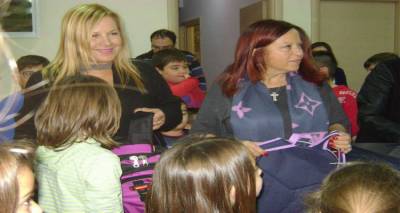 Έμπρακτη στήριξη στα παιδιά του Θάνους από τη Λημνιά Ελένη Ψαρρά (photos)