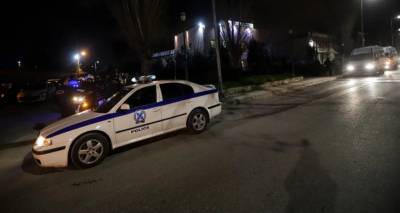 &Pi;&epsilon;&rho;&iota;&sigma;&tau;έ&rho;&iota;: &Omicron;&mu;ά&delta;&alpha; 20 &alpha;&tau;ό&mu;&omega;&nu; &chi;&tau;ύ&pi;&eta;&sigma;&epsilon; &kappa;&alpha;&iota; &lambda;ή&sigma;&tau;&epsilon;&psi;&epsilon; &pi;&alpha;&rho;έ&alpha; &nu;&epsilon;&alpha;&rho;ώ&nu; -&Sigma;&tau;&omicron; &nu;&omicron;&sigma;&omicron;&kappa;&omicron;&mu;&epsilon;ί&omicron; 18&chi;&rho;&omicron;&nu;&omicron;&sigmaf;, &mu;ί&alpha; &sigma;ύ&lambda;&lambda;&eta;&psi;&eta;