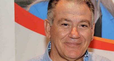 &Sigma;&Upsilon;&Nu;&Epsilon;&Nu;&Tau;&Epsilon;&Upsilon;&Xi;&Eta;: &Omicron; &Alpha;&nu;&tau;&iota;&delta;ή&mu;&alpha;&rho;&chi;&omicron;&sigmaf; &Lambda;ή&mu;&nu;&omicron;&upsilon; &Beta;. &Chi;&alpha;&sigma;ά&pi;&eta;&sigmaf; &mu;&iota;&lambda;ά&epsilon;&iota; &gamma;&iota;&alpha; &tau;&iota;&sigmaf; &sigma;&eta;&mu;&epsilon;&rho;&iota;&nu;έ&sigmaf; &pi;&alpha;&rho;&epsilon;&mu;&beta;ά&sigma;&epsilon;&iota;&sigmaf; &tau;&omicron;&upsilon; &Delta;ή&mu;&omicron;&upsilon; &Lambda;ή&mu;&nu;&omicron;&upsilon; &sigma;&tau;&eta;&nu; &omicron;&delta;ό &Mu;&eta;&tau;&rho;&omicron;&pi;ό&lambda;&epsilon;&omega;&sigmaf;