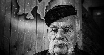 &Delta;&eta;&mu;ή&tau;&rho;&eta;&sigmaf; &Gamma;&epsilon;&omega;&rho;&gamma;&alpha;&nu;&tau;ή&sigmaf;, &mu;&iota;&alpha; &epsilon;&mu;&beta;&lambda;&eta;&mu;&alpha;&tau;&iota;&kappa;ή &phi;&upsilon;&sigma;&iota;&omicron;&gamma;&nu;&omega;&mu;ί&alpha;