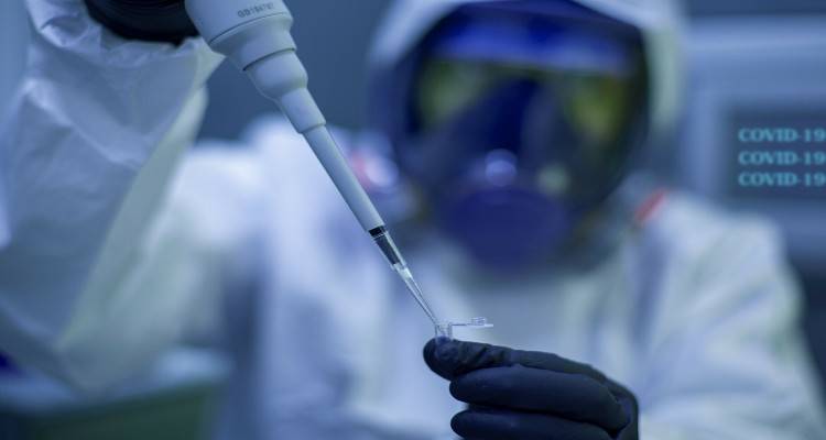 &Kappa;&omicron;&rho;&omega;&nu;&omicron;ϊό&sigmaf;: 14 &kappa;&rho;&omicron;ύ&sigma;&mu;&alpha;&tau;&alpha; &sigma;&tau;&eta; &Lambda;ή&mu;&nu;&omicron;, &sigma;&tau;&alpha; 9.213 έ&pi;&epsilon;&sigma;&alpha;&nu; &sigma;&tau;&omicron; &sigma;ύ&nu;&omicron;&lambda;&omicron;, 376 &delta;&iota;&alpha;&sigma;&omega;&lambda;&eta;&nu;&omega;&mu;έ&nu;&omicron;&iota;, 51 &theta;ά&nu;&alpha;&tau;&omicron;&iota;