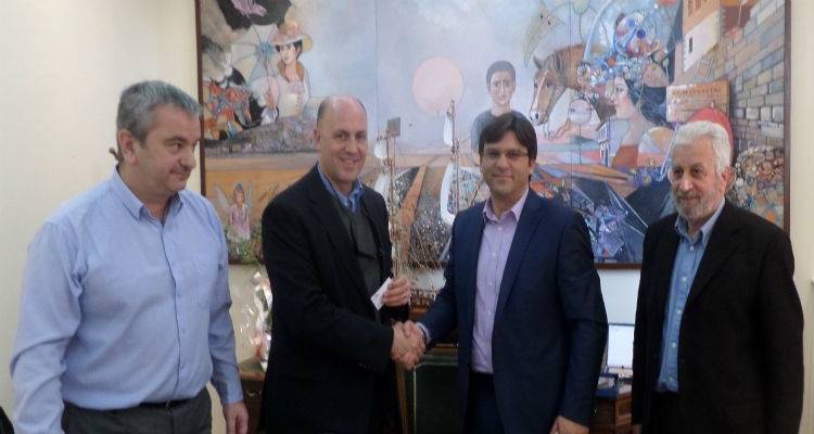 &Mu;&alpha;&rho;&iota;&nu;ά&kappa;&eta;&sigmaf;: &laquo;&Delta;&epsilon;&nu; &mu;&pi;&omicron;&rho;&epsilon;ί &nu;&alpha; &kappa;&alpha;&lambda;&epsilon;ί ό&pi;&omicron;&iota;&omicron;&sigmaf; &theta;έ&lambda;&epsilon;&iota; &tau;&omicron;&nu; &Tau;&omicron;ύ&rho;&kappa;&omicron; &Pi;&rho;έ&sigma;&beta;&eta; &sigma;&tau;&eta; &Lambda;ή&mu;&nu;&omicron;&raquo;