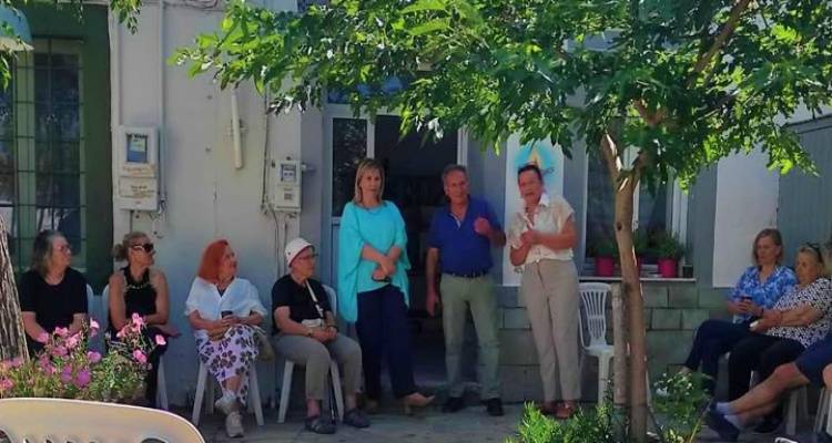 &Lambda;ύ&chi;&nu;&alpha;: &Sigma;&upsilon;&nu;ά&nu;&tau;&eta;&sigma;&eta; &kappa;&alpha;&tau;&omicron;ί&kappa;&omega;&nu; &mu;&epsilon; &tau;&eta; &Delta;ή&mu;&alpha;&rho;&chi;&omicron; &kappa;&alpha;&iota; &tau;&omicron;&nu; &Alpha;&nu;&tau;&iota;&delta;ή&mu;&alpha;&rho;&chi;&omicron; &Lambda;ή&mu;&nu;&omicron;&upsilon;