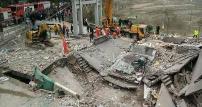 &Kappa;ί&nu;&alpha;: &Kappa;&alpha;&tau;έ&rho;&rho;&epsilon;&upsilon;&sigma;&alpha;&nu; 3 &pi;&omicron;&lambda;&upsilon;&kappa;&alpha;&tau;&omicron;&iota;&kappa;ί&epsilon;&sigmaf; -A&nu;&theta;&rho;&omega;&pi;&omicron;&iota; &pi;&alpha;&rho;&alpha;&mu;έ&nu;&omicron;&upsilon;&nu; &pi;&alpha;&gamma;&iota;&delta;&epsilon;&upsilon;&mu;έ&nu;&omicron;&iota;