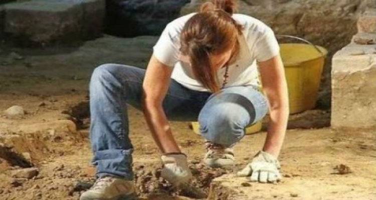 &Lambda;ή&mu;&nu;&omicron;&sigmaf;: &Mu;ί&alpha; &theta;έ&sigma;&eta; &mu;&epsilon; &sigma;ύ&mu;&beta;&alpha;&sigma;&eta; &epsilon;&rho;&gamma;&alpha;&sigma;ί&alpha;&sigmaf; &omicron;&rho;&iota;&sigma;&mu;έ&nu;&omicron;&upsilon; &chi;&rho;ό&nu;&omicron;&upsilon; &sigma;&tau;&eta;&nu; &Epsilon;&phi;&omicron;&rho;&epsilon;ί&alpha; &Alpha;&rho;&chi;&alpha;&iota;&omicron;&tau;ή&tau;&omega;&nu; &Lambda;έ&sigma;&beta;&omicron;&upsilon;