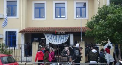 H &upsilon;&pi;&omicron;&kappa;&rho;&iota;&sigma;ί&alpha; &epsilon;ί&nu;&alpha;&iota; &epsilon;&lambda;&lambda;&eta;&nu;&iota;&kappa;ή