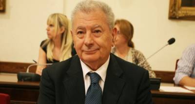&Delta;ί&kappa;&eta; &gamma;&iota;&alpha; &tau;&omicron;&nu; &Sigma;ή&phi;&eta; &Beta;&alpha;&lambda;&upsilon;&rho;ά&kappa;&eta;: &Kappa;&alpha;&tau;έ&theta;&epsilon;&sigma;&epsilon; &eta;&lambda;&iota;&kappa;&iota;&omega;&mu;έ&nu;&omicron;&sigmaf; &gamma;&iota;&alpha; &tau;&eta;&nu; &epsilon;&pi;ί&mu;&alpha;&chi;&eta; &eta;&mu;έ&rho;&alpha;, &omicron; &gamma;&iota;&omicron;&sigmaf; &tau;&omicron;&upsilon; &delta;ή&lambda;&omega;&sigma;&epsilon; &omicron;&tau;&iota; &pi;ά&sigma;&chi;&epsilon;&iota; &alpha;&pi;ό ά&nu;&omicron;&iota;&alpha;
