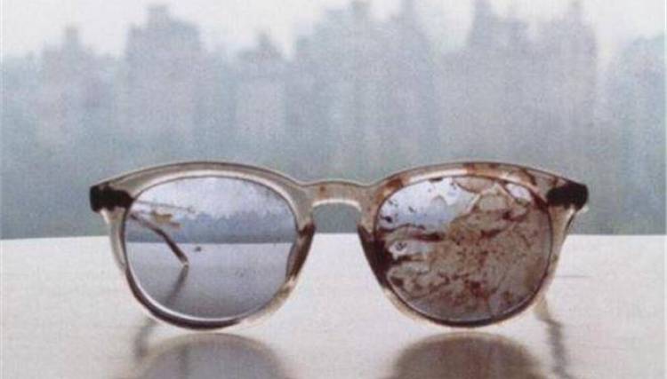 Τα ματωμένα γυαλιά του Λένον στο Twitter στη μάχη κατά της οπλοκατοχής