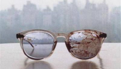 Τα ματωμένα γυαλιά του Λένον στο Twitter στη μάχη κατά της οπλοκατοχής