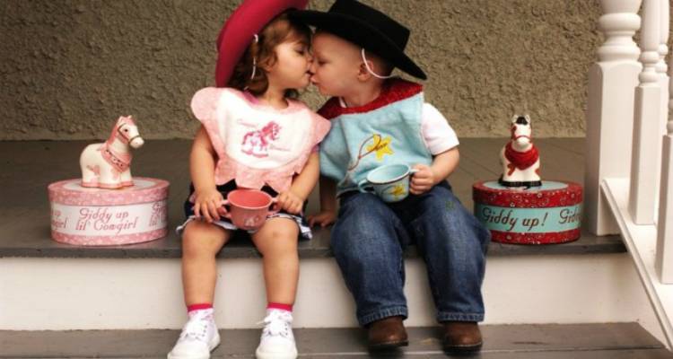 Πρόωρη σεξουαλικοποιήση των παιδιών | Ο ρόλος της οικογένειας