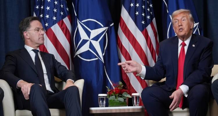 Politico: &Gamma;&iota;&alpha;&tau;ί &omicron; &Tau;&rho;&alpha;&mu;&pi; &sigma;&upsilon;&gamma;&kappa;&rho;&omicron;ύ&sigma;&tau;&eta;&kappa;&epsilon; &mu;&epsilon; &tau;&omicron;&nu; &Rho;&omicron;ύ&tau;&epsilon; -&Tau;&omicron; &pi;&alpha;&rho;&alpha;&sigma;&kappa;ή&nu;&iota;&omicron; &tau;&eta;&sigmaf; έ&nu;&tau;&alpha;&sigma;&eta;&sigmaf; &sigma;&tau;&omicron; &Nu;&Alpha;&Tau;&Omicron;