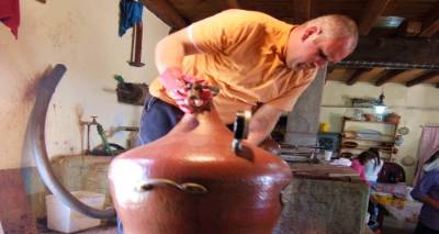 &Kappa;&alpha;&zeta;ά&nu;&iota;&alpha;, &mu;&epsilon;&zeta;έ&delta;&epsilon;&sigmaf; &kappa;&alpha;&iota; &pi;&alpha;&rho;έ&epsilon;&sigmaf; | &Xi;&epsilon;&kappa;ί&nu;&eta;&sigma;&epsilon; &eta; &tau;&sigma;&iota;&pi;&omicron;&upsilon;&rho;&omicron;&sigma;&epsilon;&zeta;ό&nu; &sigma;&tau;&eta; &Lambda;ή&mu;&nu;&omicron;